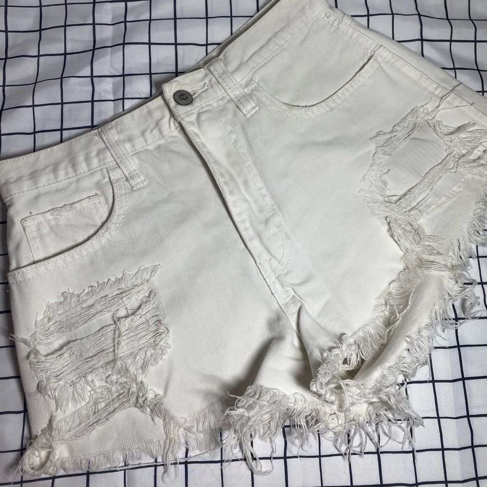 HOLLISTER White Denim Distressed Shorts (High Waisted)